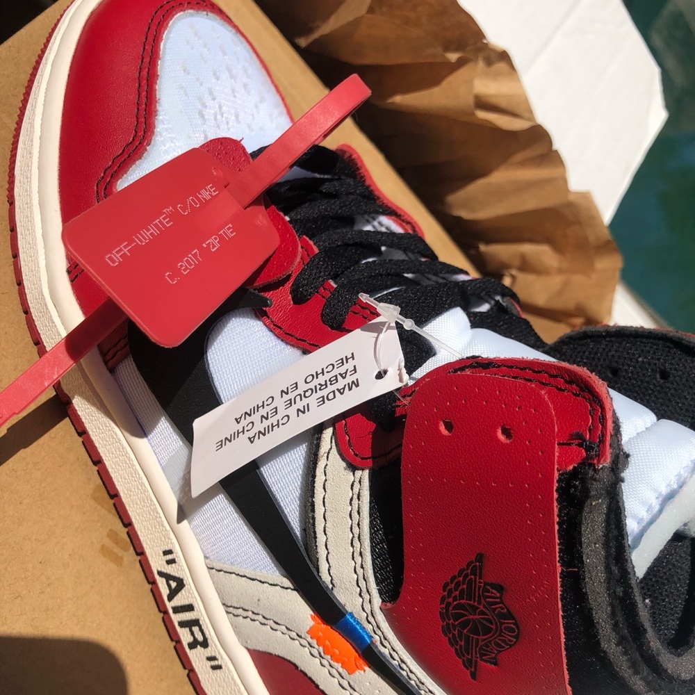 Off-White “ Chicago “ Air Jordan 1 - Picture 5 of 8